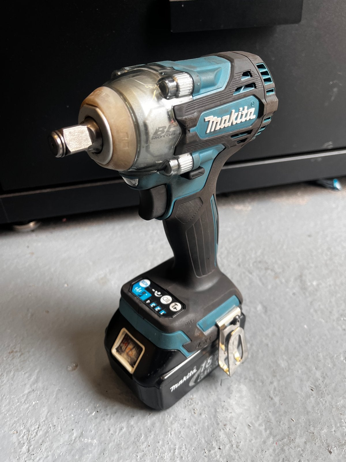 Makita 18v DTW300 slagmoersleutel, Ophalen of Verzenden, Zo goed als nieuw