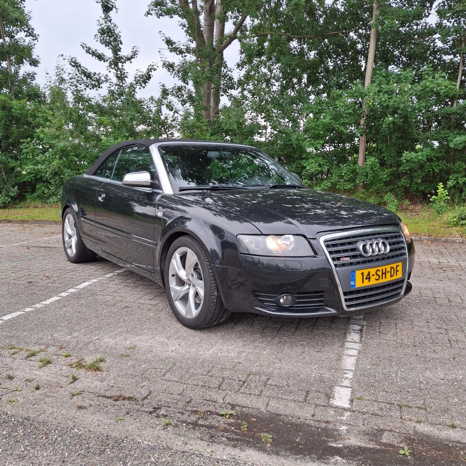 Audi A4 2.4 V6 125KW Cabrio 2002 Zwart, Auto's, Audi, Zwart, Cabriolet, 4 stoelen, A4