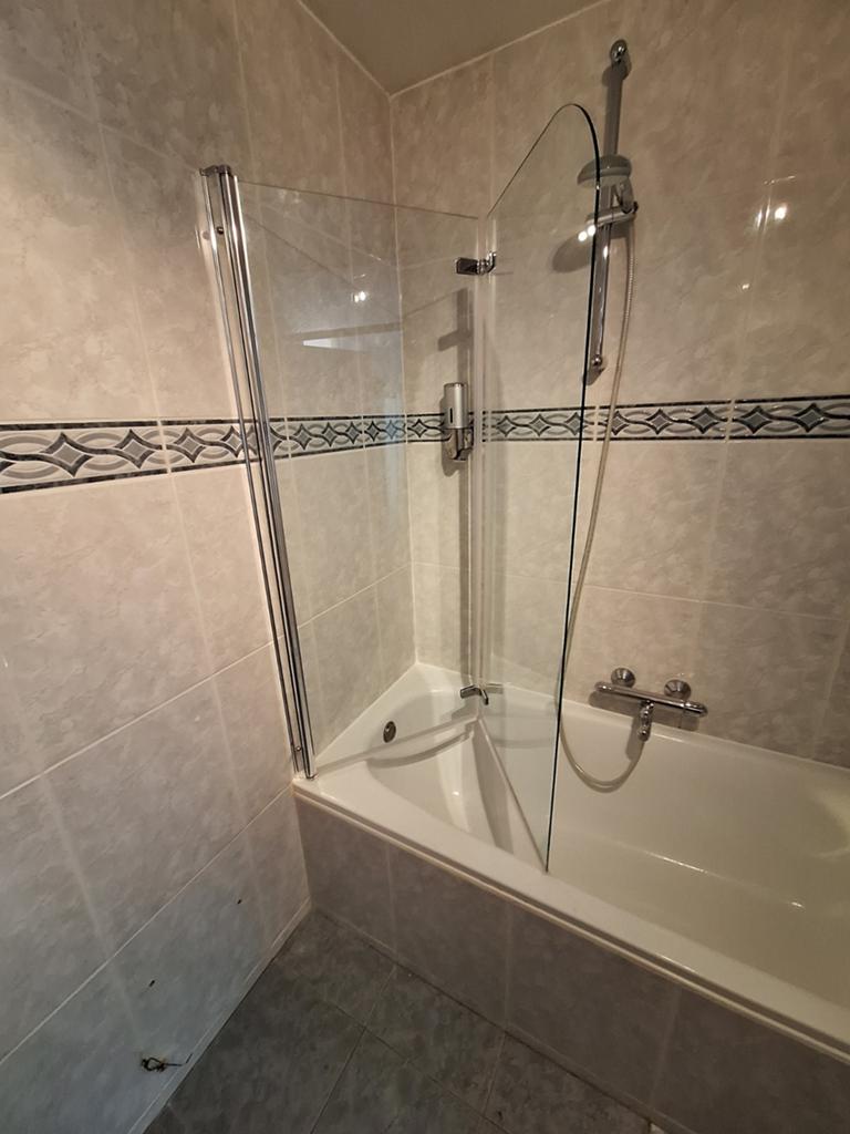 Douchescherm op ligbad 140x110 cm, Ophalen, Gebruikt, Met douche