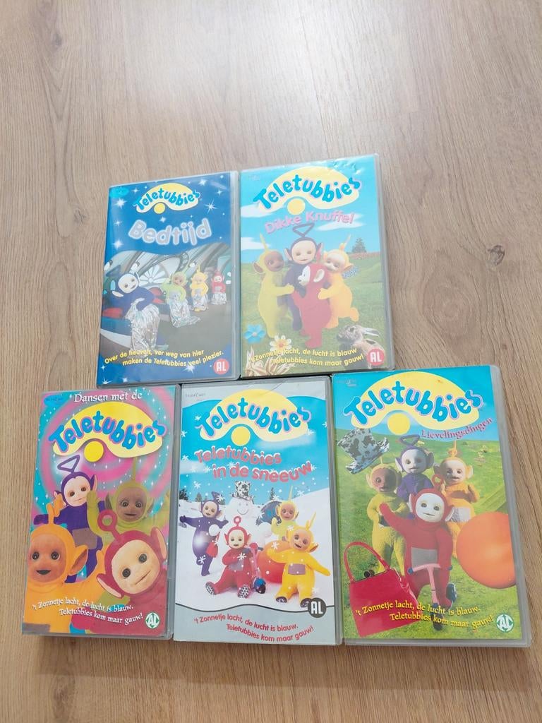 5 Teletubbies videobanden. 329 minuten., Alle leeftijden, Ophalen of Verzenden, Gebruikt, Kinderprogramma's en -films