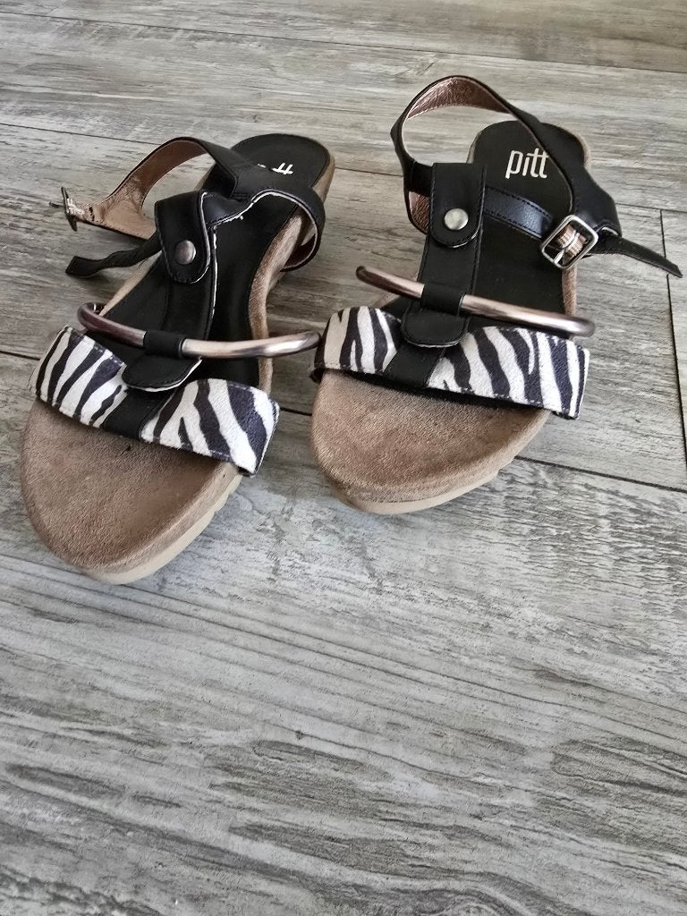@ Pitt Sandalen Maat 37 dierenprint met gesp, Overige kleuren, Zo goed als nieuw, Sandalen of Muiltjes, Ophalen of Verzenden