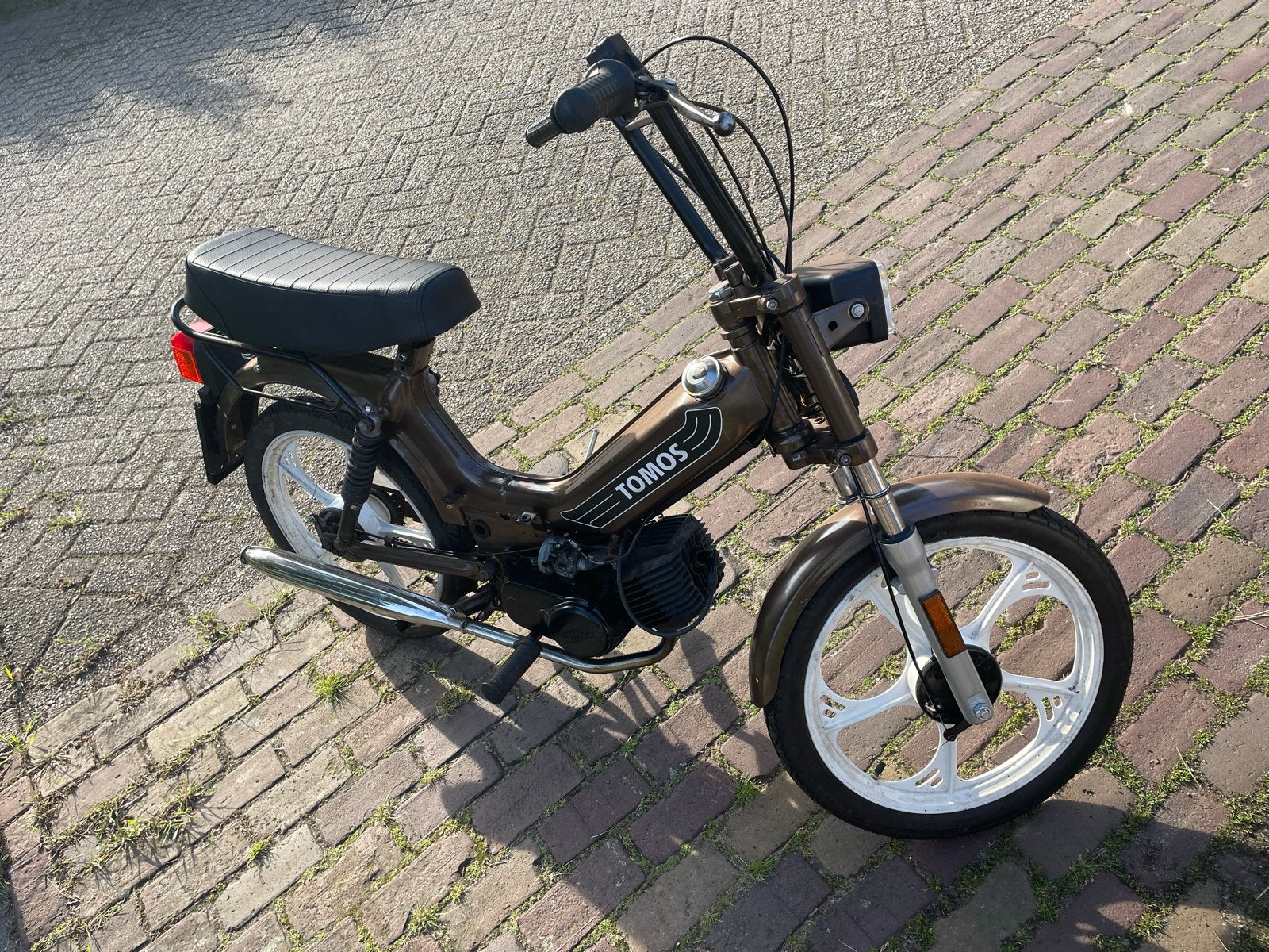 Tomos brommer met blauw kenteken - loopt niet, onderdelen, Fietsen en Brommers, Brommers | Tomos, Ophalen, Gebruikt, Overige modellen