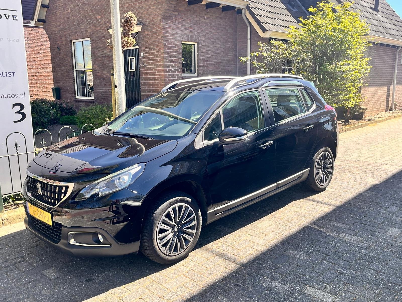 Peugeot 2008 1.2 PureTech Active Automaat Distributieriem is, Stof, Euro 6, 1199 cc, 610 kg