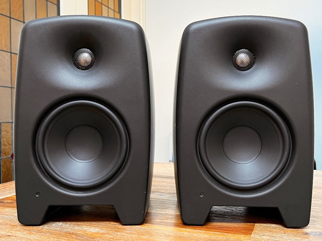 Genelec M030 Studio monitor, set van 2 actieve speakerboxen, Studiomonitor, Gebruikt, Minder dan 60 watt, Basreflex