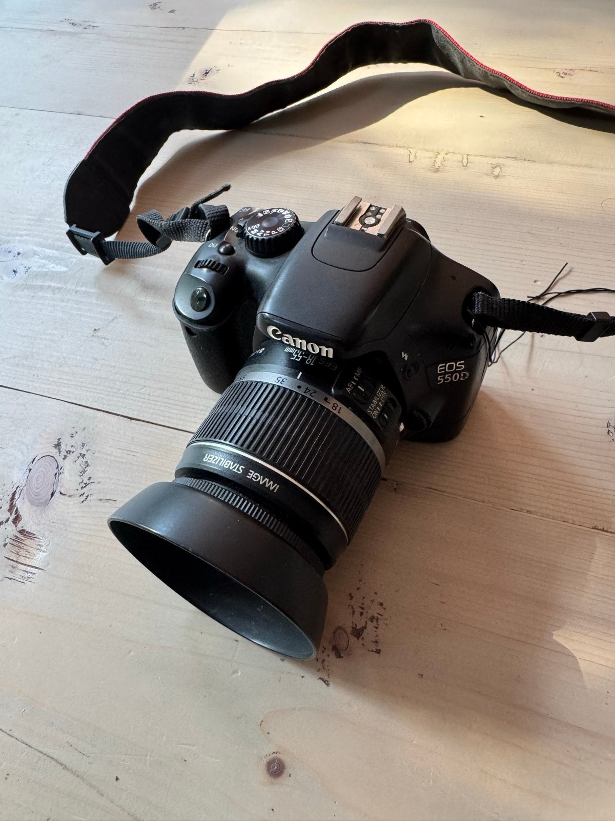 Canon EOS 550D Spiegelreflexcamera met 18-55mm lens, Audio, Tv en Foto, Fotocamera's Digitaal, Ophalen, Gebruikt, Spiegelreflex