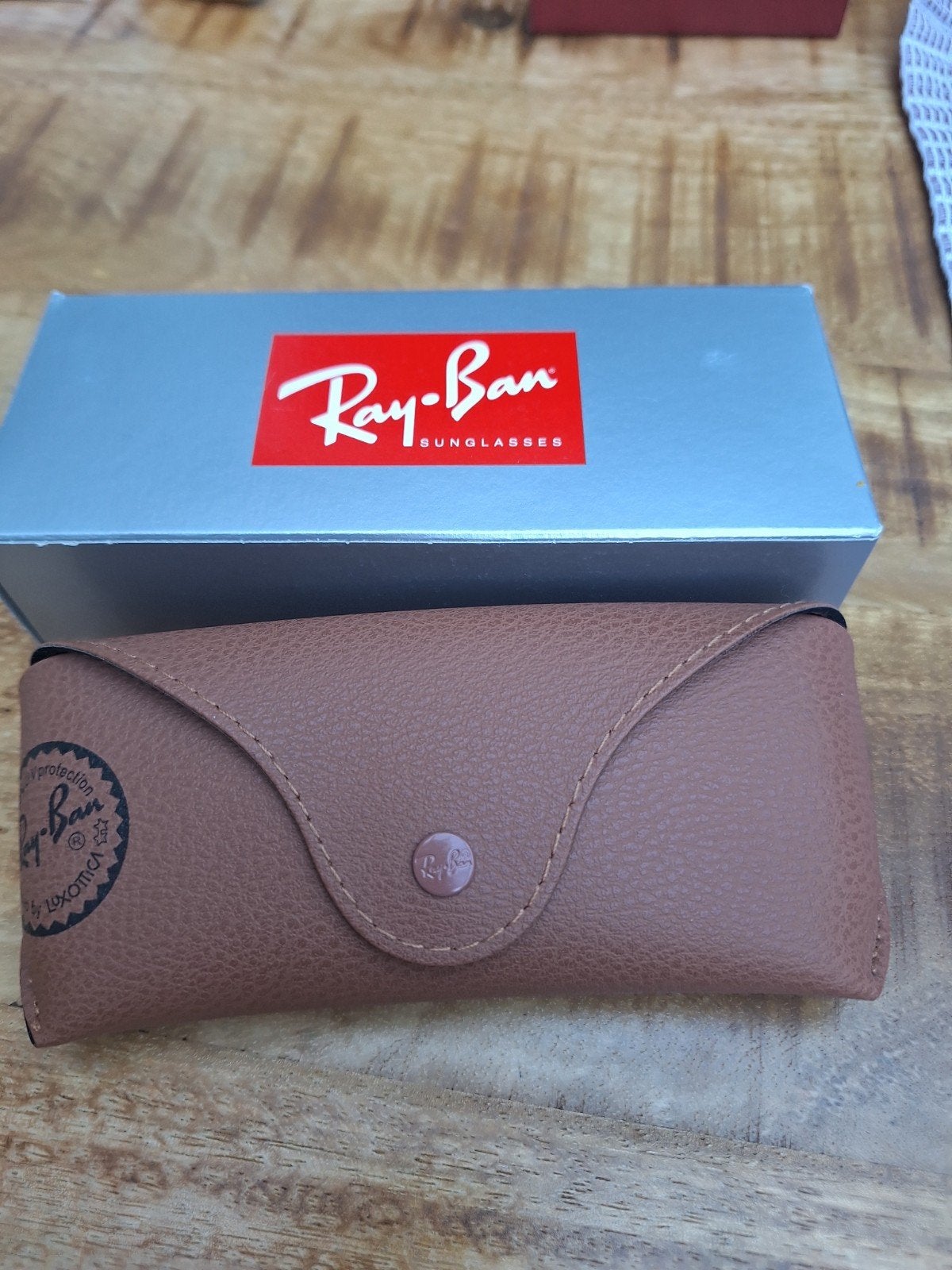 Etui en doosje voor een Ray-Ban zonnebril, Zonnebril, Bruin, Nieuw, Ophalen of Verzenden