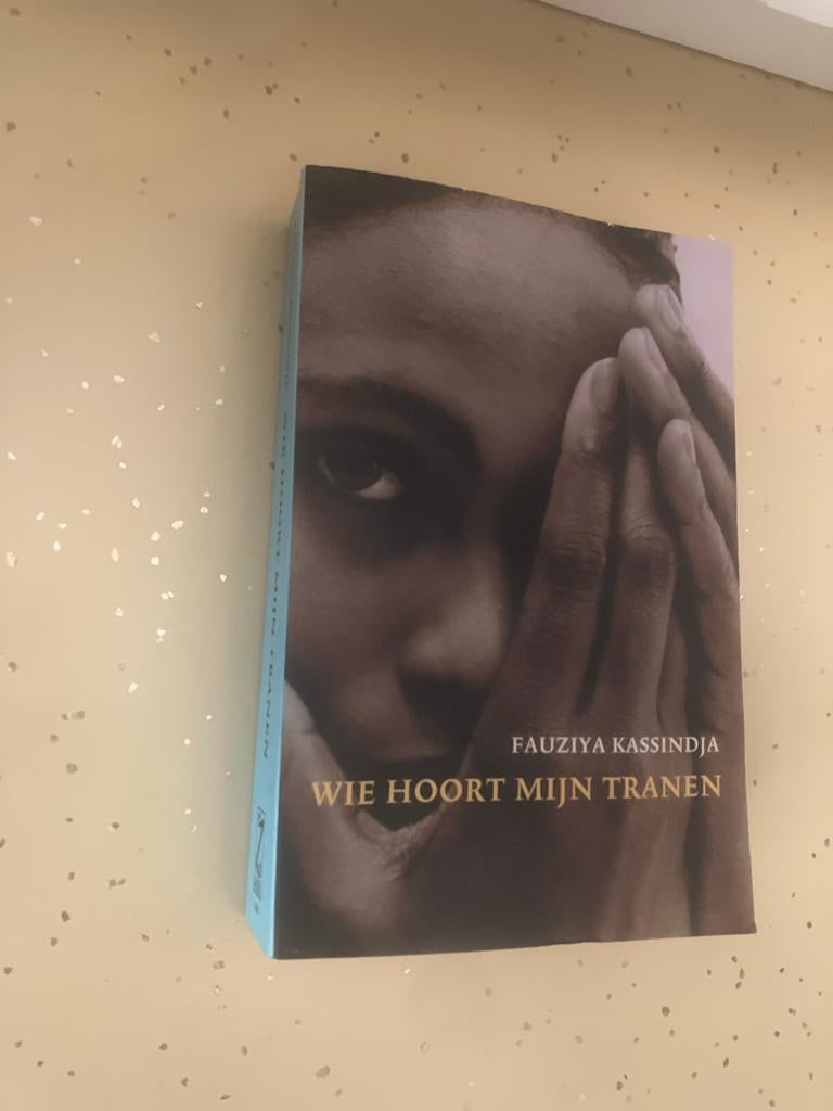 Wie Hoort Mijn Tranen - Fauziya Kassindja, Ophalen of Verzenden, Gelezen