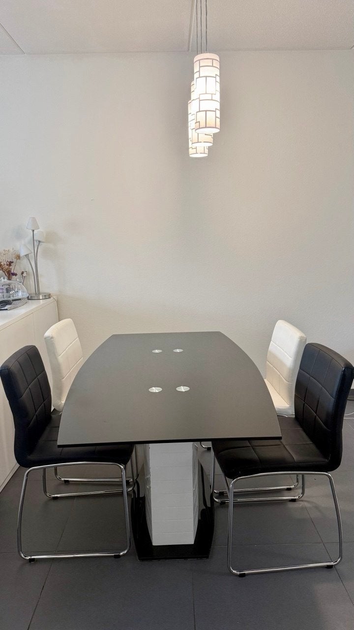 Moderne eettafel met glazen blad en 4 stoelen, Huis en Inrichting, Tafels | Eettafels, Modern, Eigentijds, Zo goed als nieuw, Glas