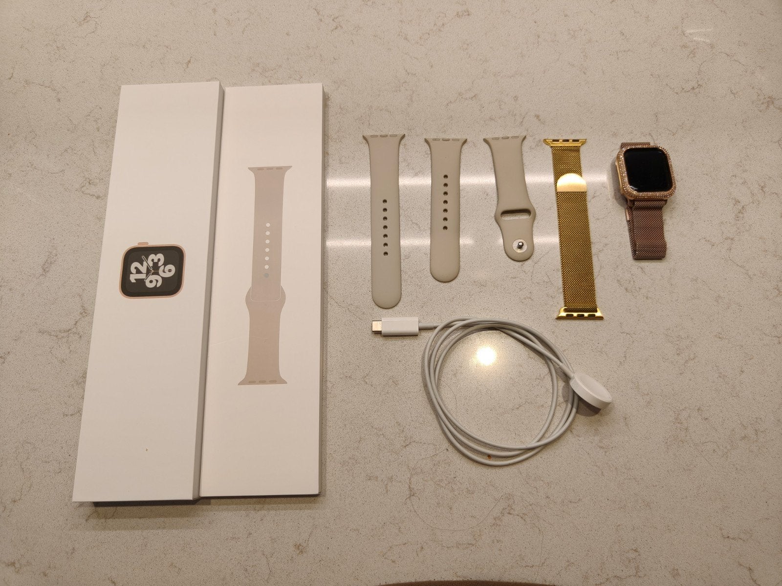 Apple Watch SE 40mm GPS Roségoud + Extra Bandjes & Bumper, GPS, IOS, Ophalen of Verzenden, Zo goed als nieuw