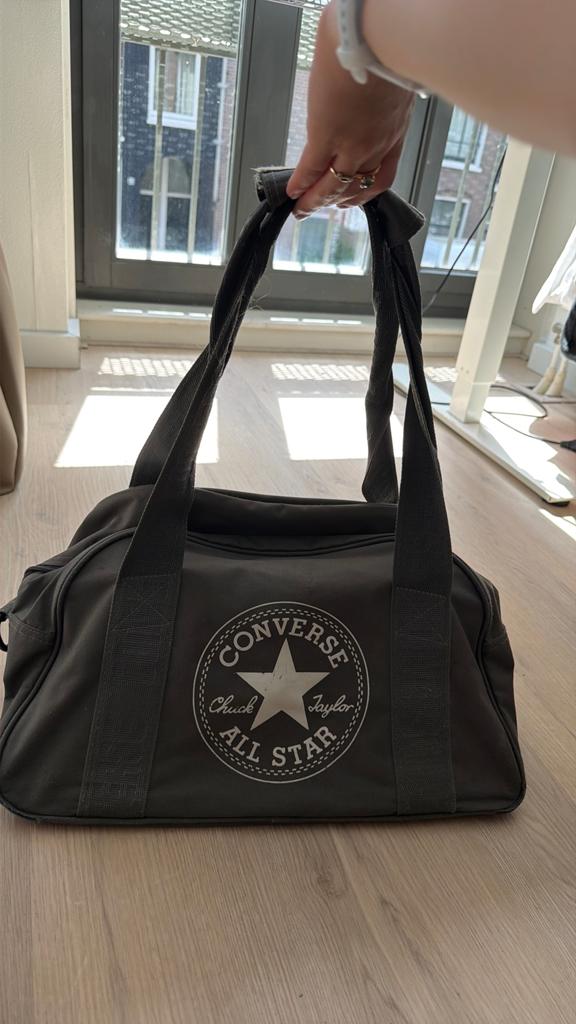Tas converse grijs, Sieraden, Tassen en Uiterlijk, Tassen | Reistassen en Weekendtassen, Ophalen, 40 tot 60 cm, Gebruikt, 20 tot 30 cm