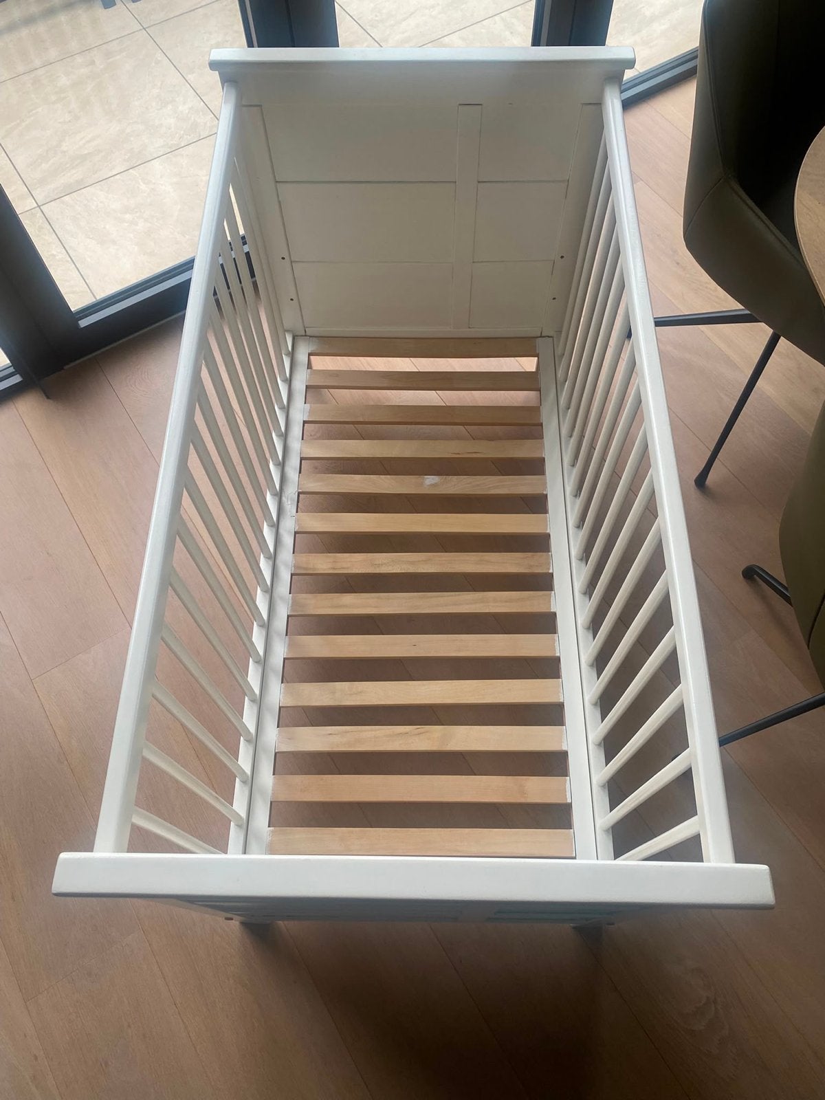 Ledikant,commode, kast en plank wit met groene accenten, Kinderen en Baby's, Ophalen, Gebruikt, Jongetje of Meisje