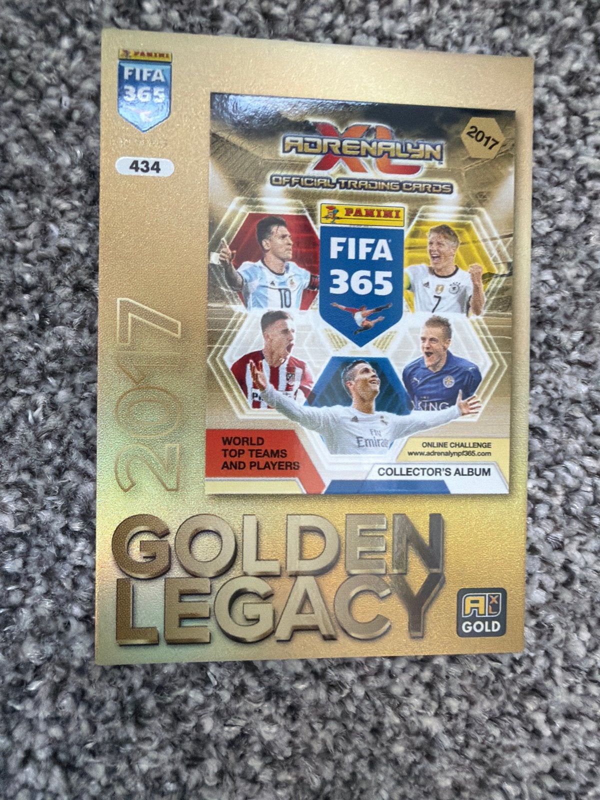 Panini FIFA 365 Adrenalyn XL 2017 Golden Legacy Collector's, Ophalen of Verzenden, Zo goed als nieuw, Overige sporten, Boek of Tijdschrift