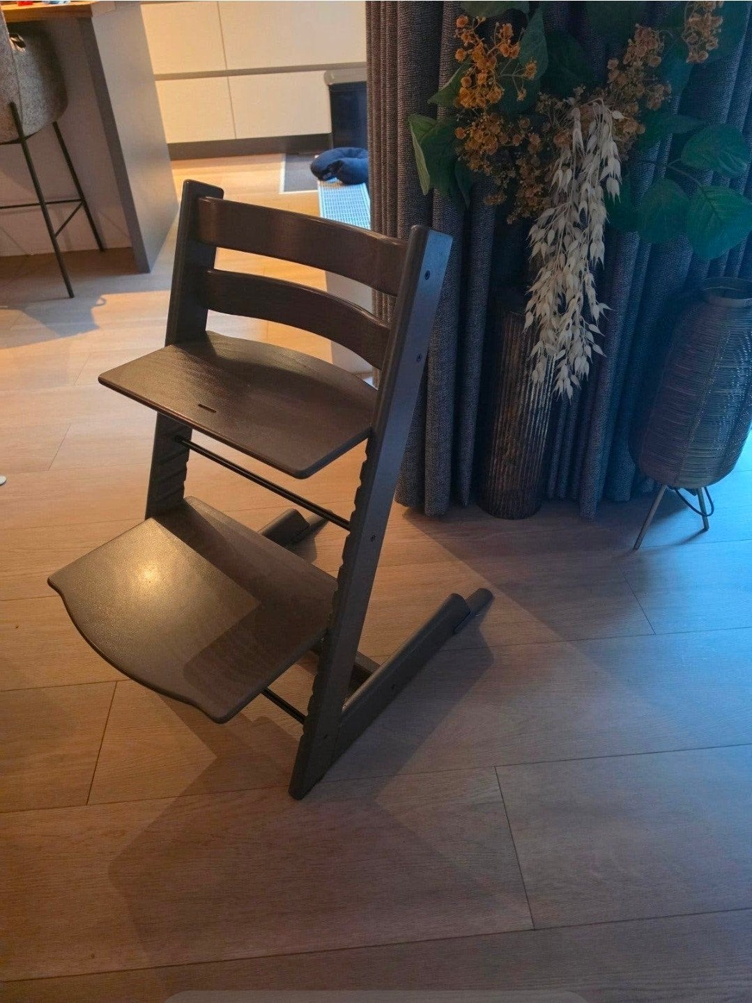 Stokke kinderstoel (nieuw model) - uitstekende staat, Ophalen, Zo goed als nieuw, Meegroeistoel