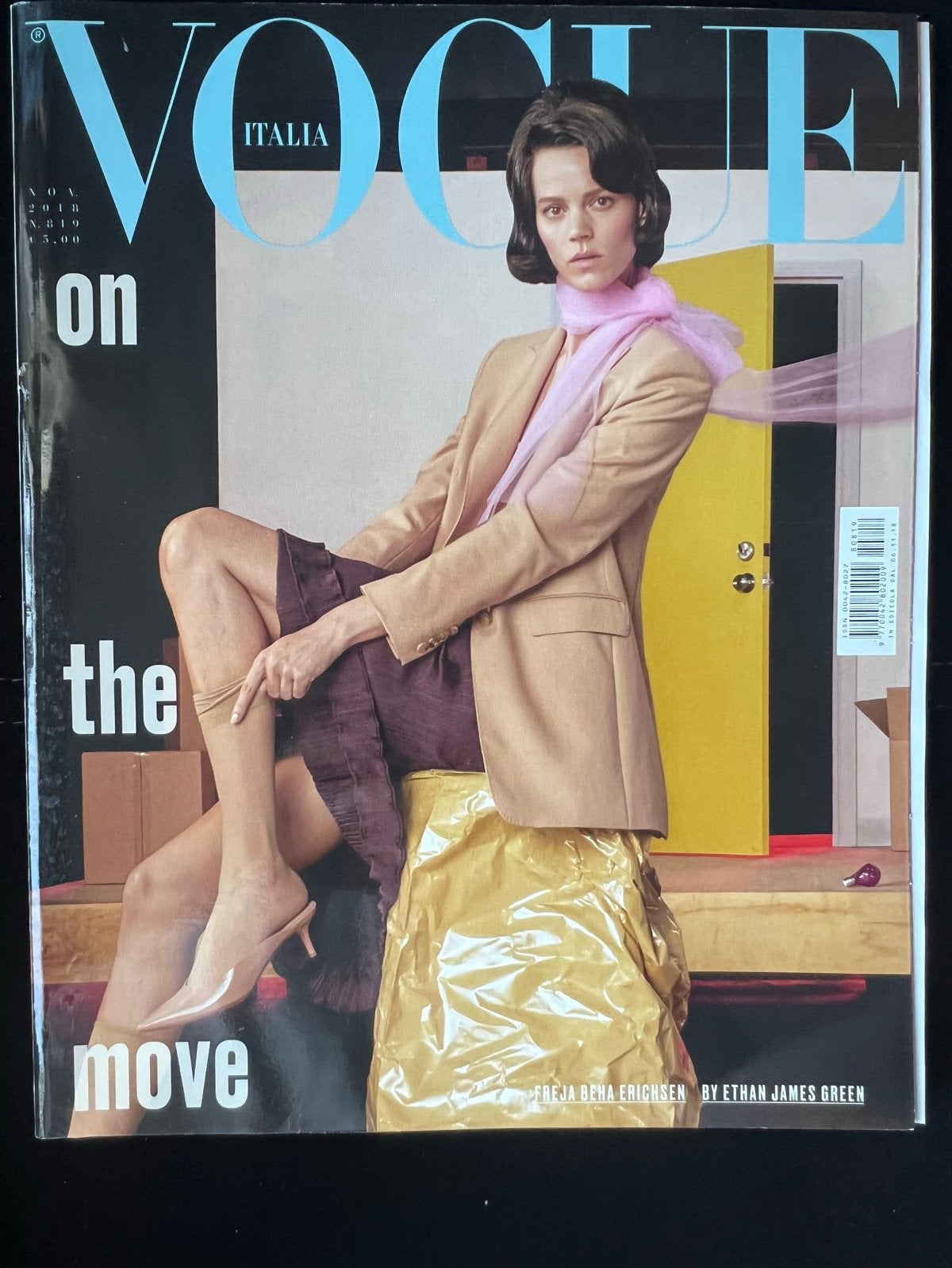 Vogue Italia November 2019 - On The Move, Ophalen of Verzenden, Zo goed als nieuw, Glossy