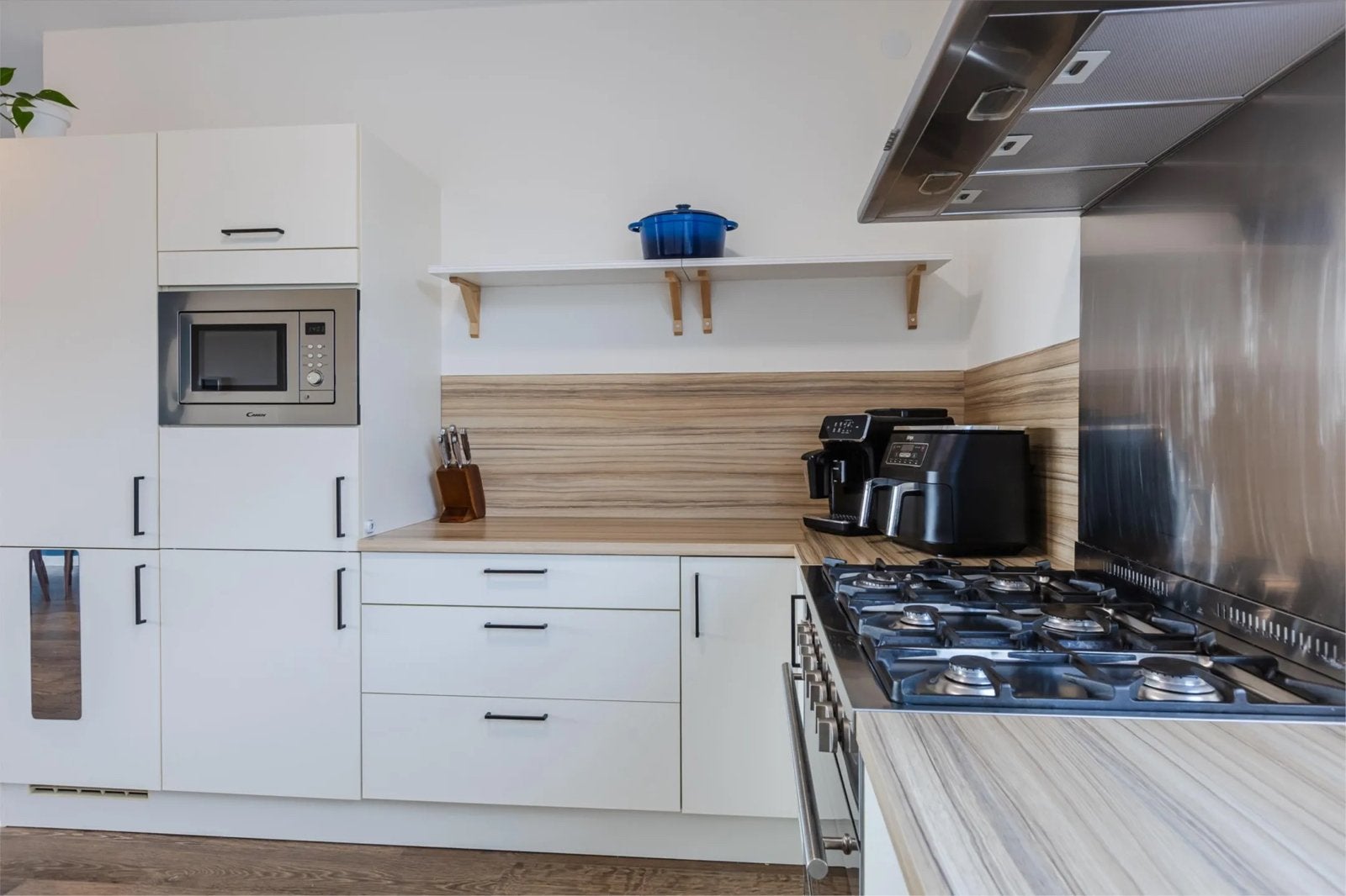 Complete keuken uit 2011 met apparatuur, Huis en Inrichting, Keuken | Complete keukens, Ophalen, Gebruikt, Wit, Hoekkeuken