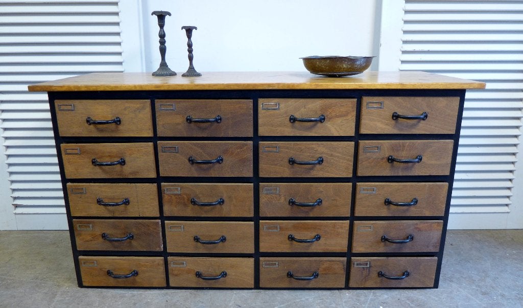 Foto 3 van Prachtige vintage werkbank toonbank  ladekast