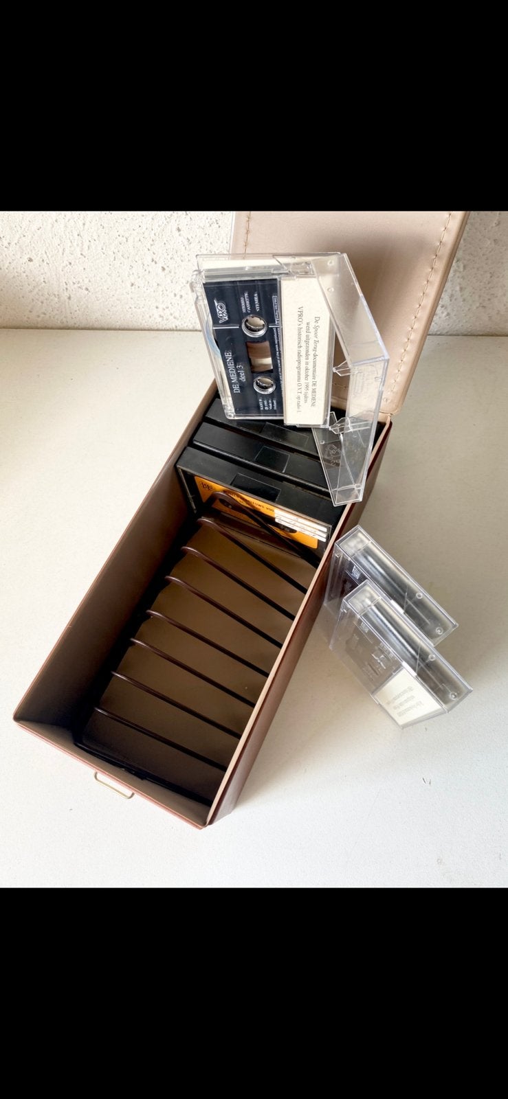 handige CASSETTEBANDJES OPBERG- DOOS/BOX, 2 t/m 25 bandjes, Overige genres, Ophalen of Verzenden, Zo goed als nieuw