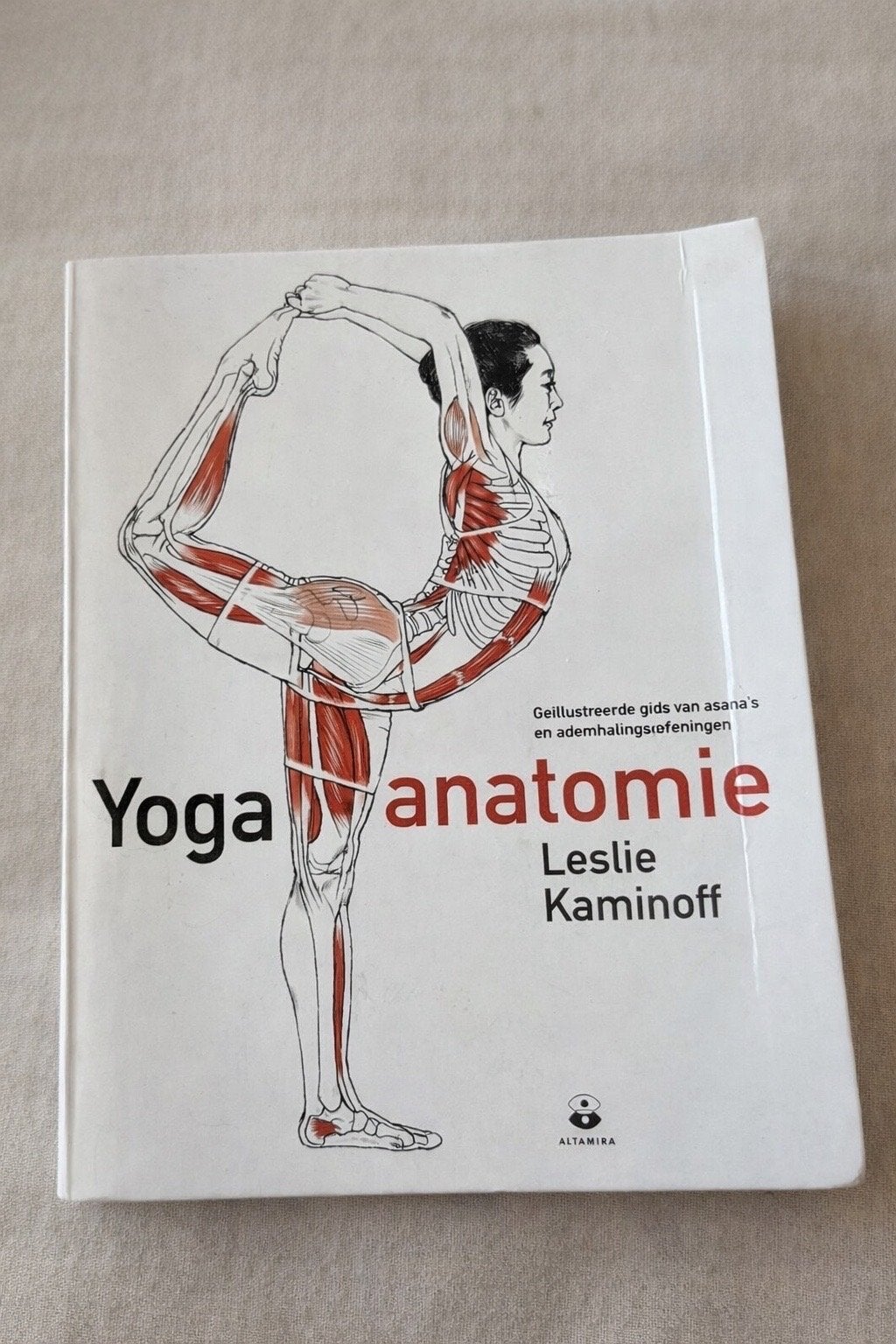 Yoga Anatomie: Geïllustreerde gids van asana's, Boeken, Ophalen of Verzenden, Zo goed als nieuw, Gezondheid en Conditie