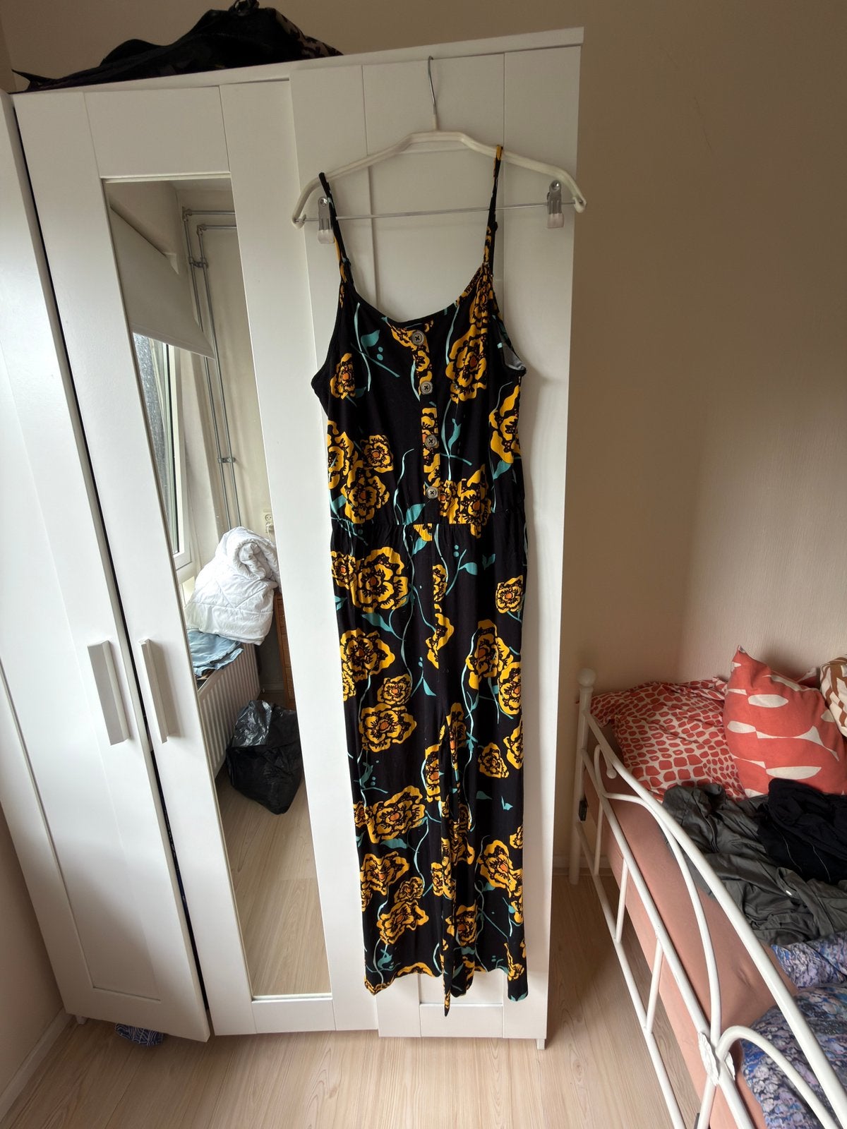 Zwarte bloemen jumpsuit, Kleding | Dames, Ophalen of Verzenden, Zo goed als nieuw, Maat 38/40 (M), Zwart