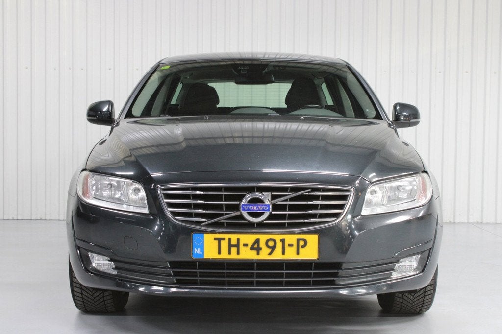 Volvo V70 2.0 D2 Classic Edition, 4 cilinders, 1969 cc, Diesel, 22 km/l