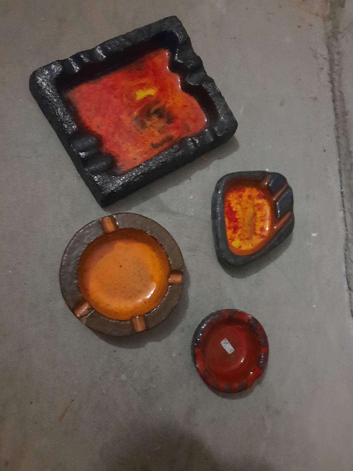 4 oranje rode fatlava schalen van verschillende formaat, Antiek en Kunst, Ophalen of Verzenden