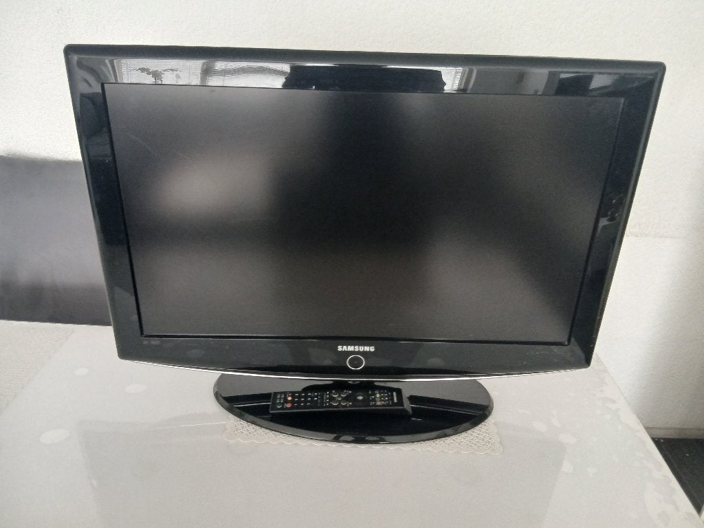 Tv lcd Samsung 32 inch weinig gebruikt met afstandbedining, Ophalen, 50 Hz, LCD, 80 tot 100 cm