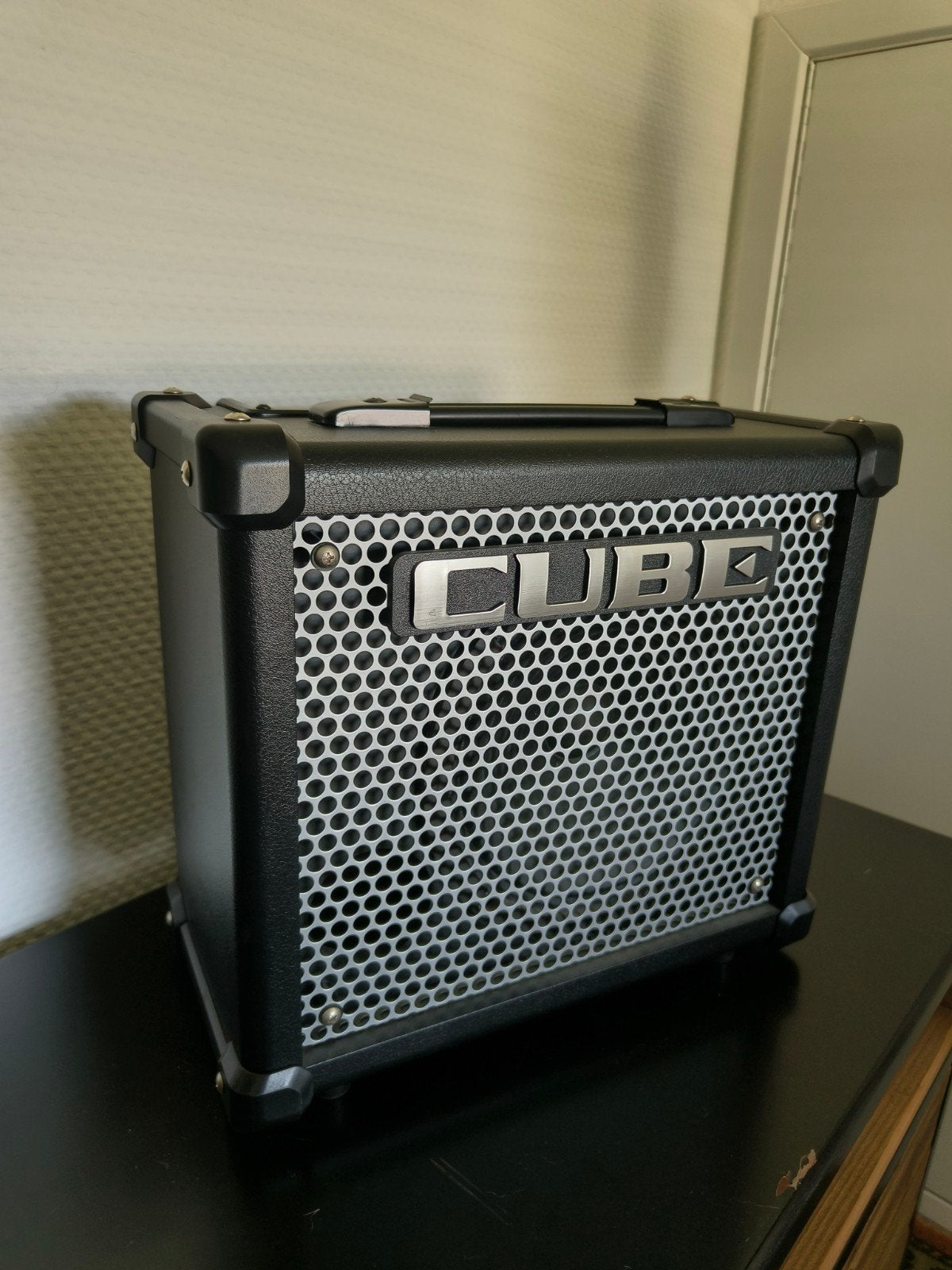 Mooie Roland Cube 10GX Gitaarversterker in nieuwstaat!, Ophalen, Zo goed als nieuw, Gitaar, Minder dan 50 watt