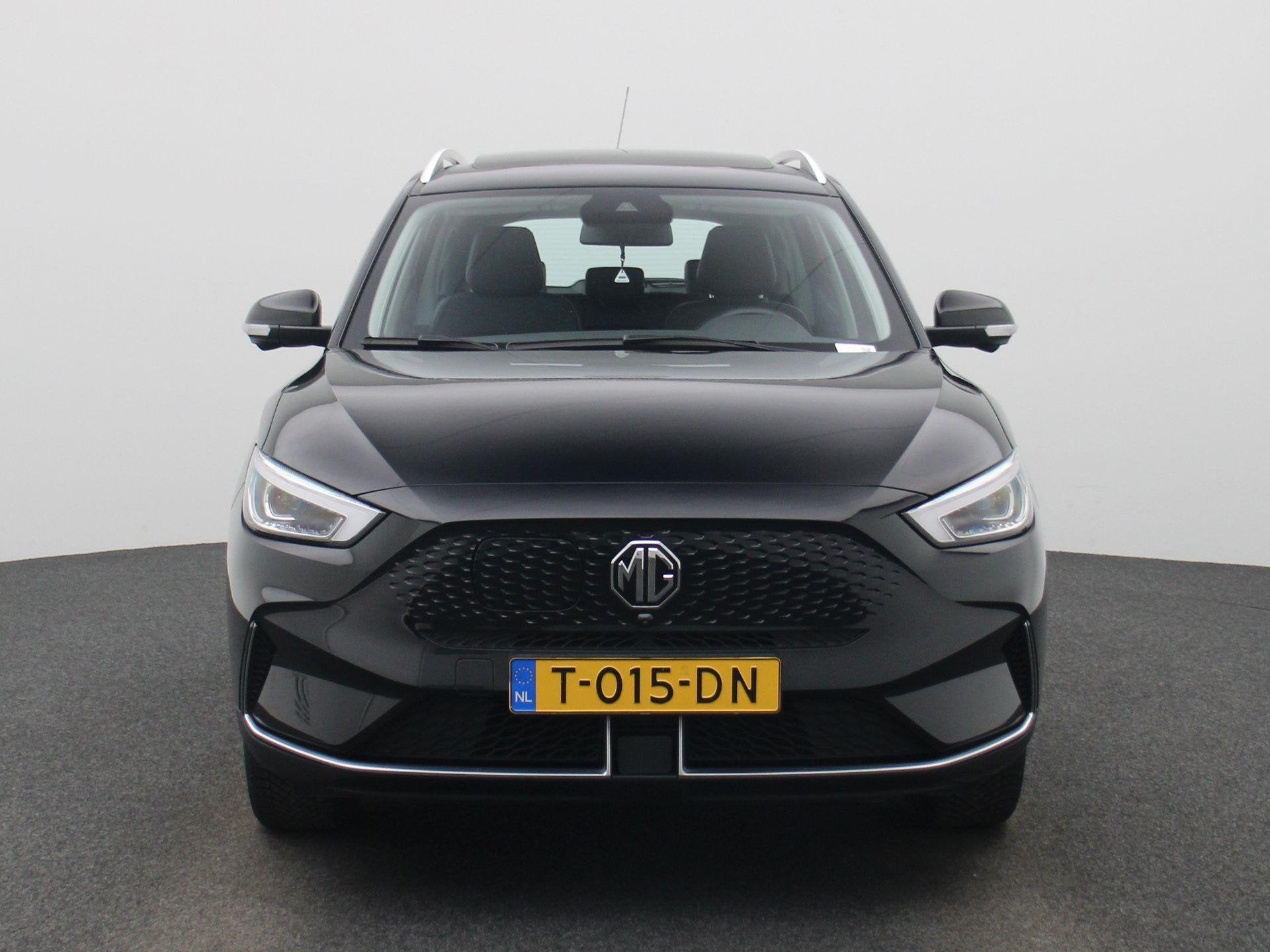 MG ZS EV Long Range Luxury 70 kWh | Panorama dak | 360 camer, Auto's, MG, 12 maanden, Gebruikt, ZS, Zwart