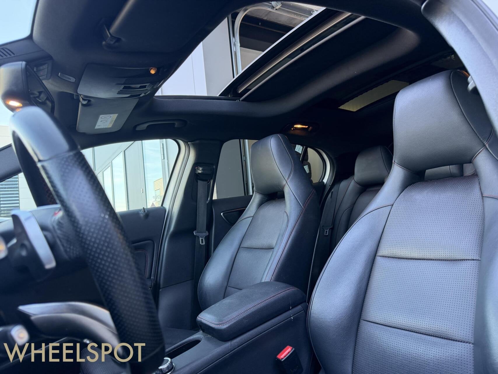 Mercedes GLA-klasse 250 4Matic AMG|Pano|Keyless|19 Inch|Came, Auto's, Automaat, Bluetooth, Gebruikt, 4 cilinders