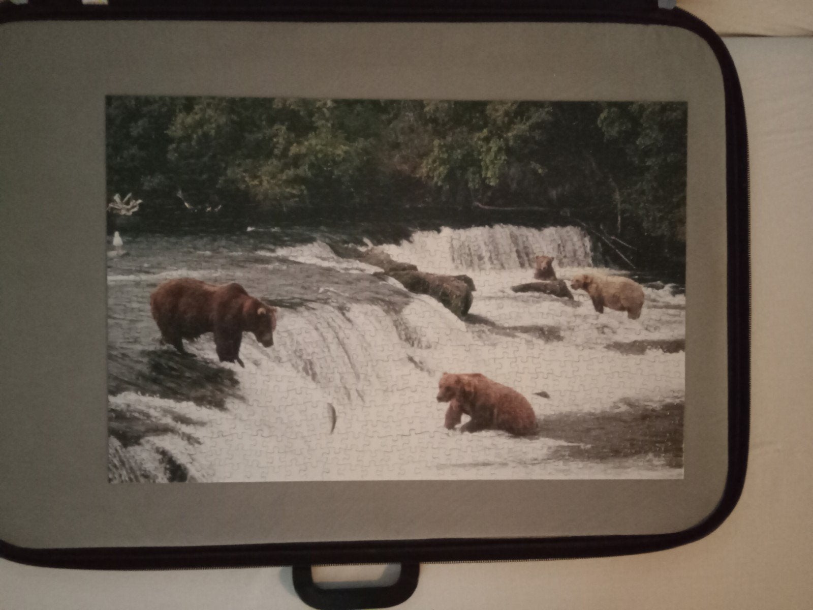 Legpuzzel met beren bij een waterval, Ophalen, 500 t/m 1500 stukjes, Zo goed als nieuw, Legpuzzel