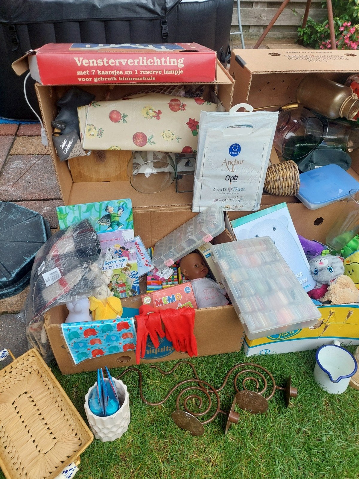 4 dozen rommelmarkt spul, Ophalen