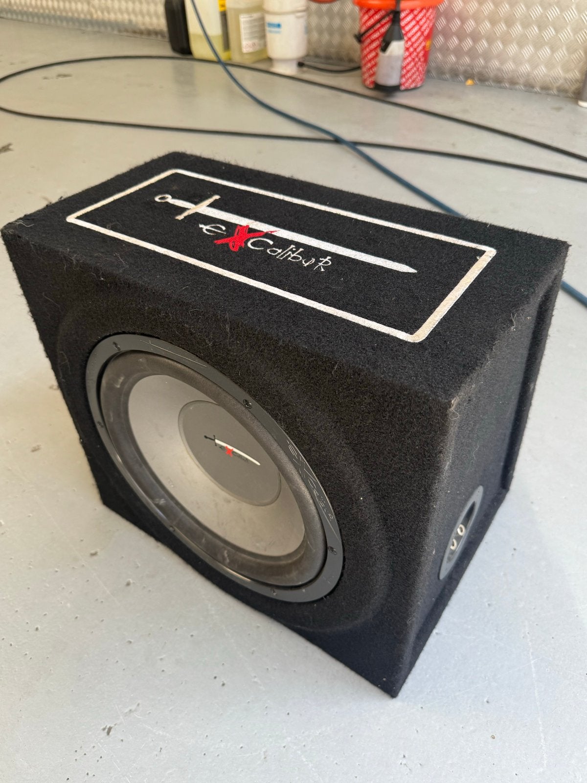 Excalibur Subwoofer X12C met behuizing en versterker, Auto diversen, Ophalen of Verzenden, Gebruikt