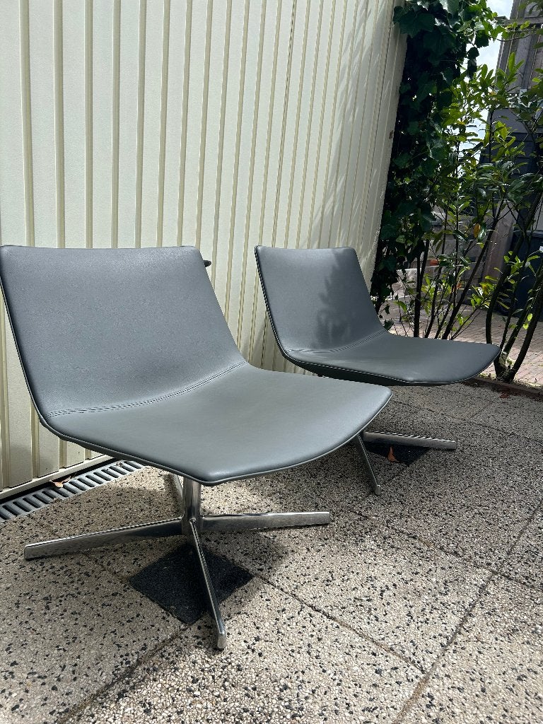 5 IZGS Arper Catifa 60 fauteuil stoel grafietgrijs leer, Ophalen, Minder dan 75 cm, Leer, Zo goed als nieuw