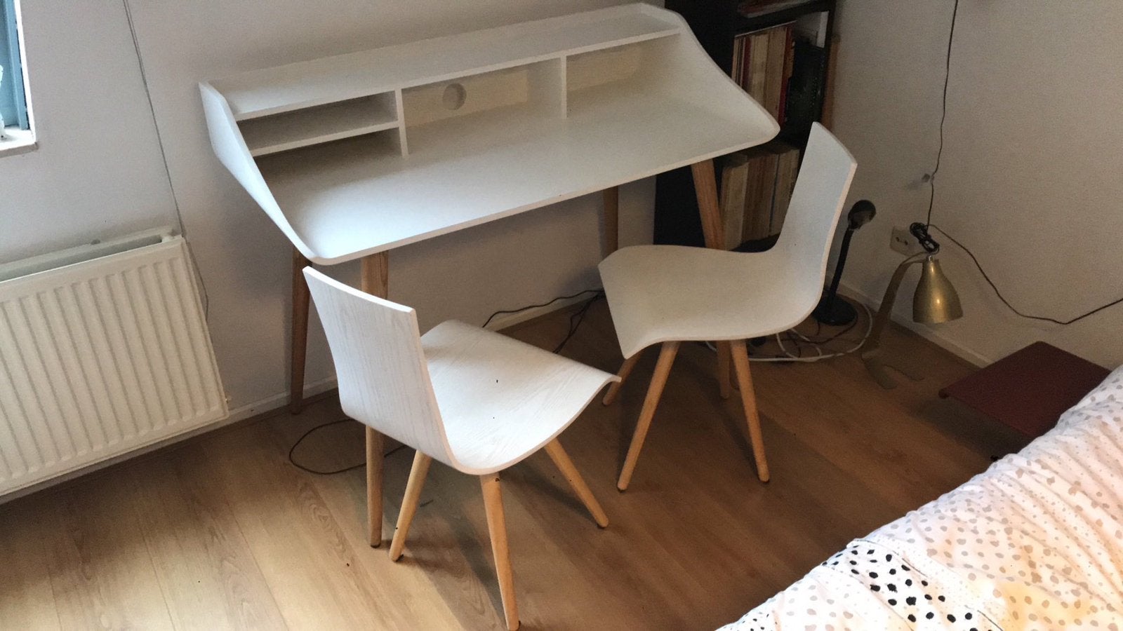 Esme bureau met twee stoelen: merk Made, Huis en Inrichting, Bureaus, Ophalen, Scandinavisch, Hout, Zo goed als nieuw