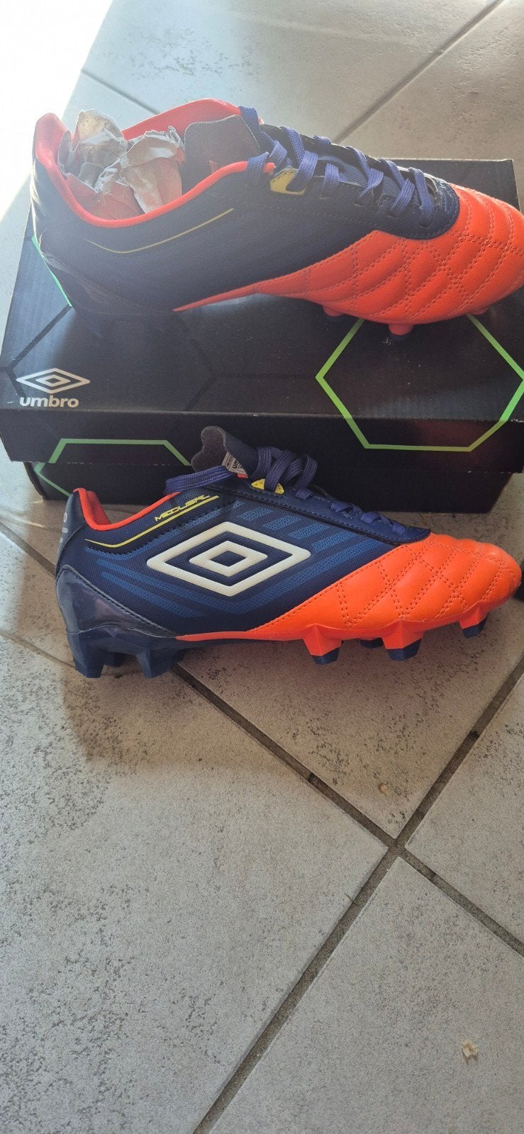Umbro Voetbalschoenen - Nieuw in Doos, Maat XS of kleiner, Ophalen of Verzenden, Nieuw, Schoenen