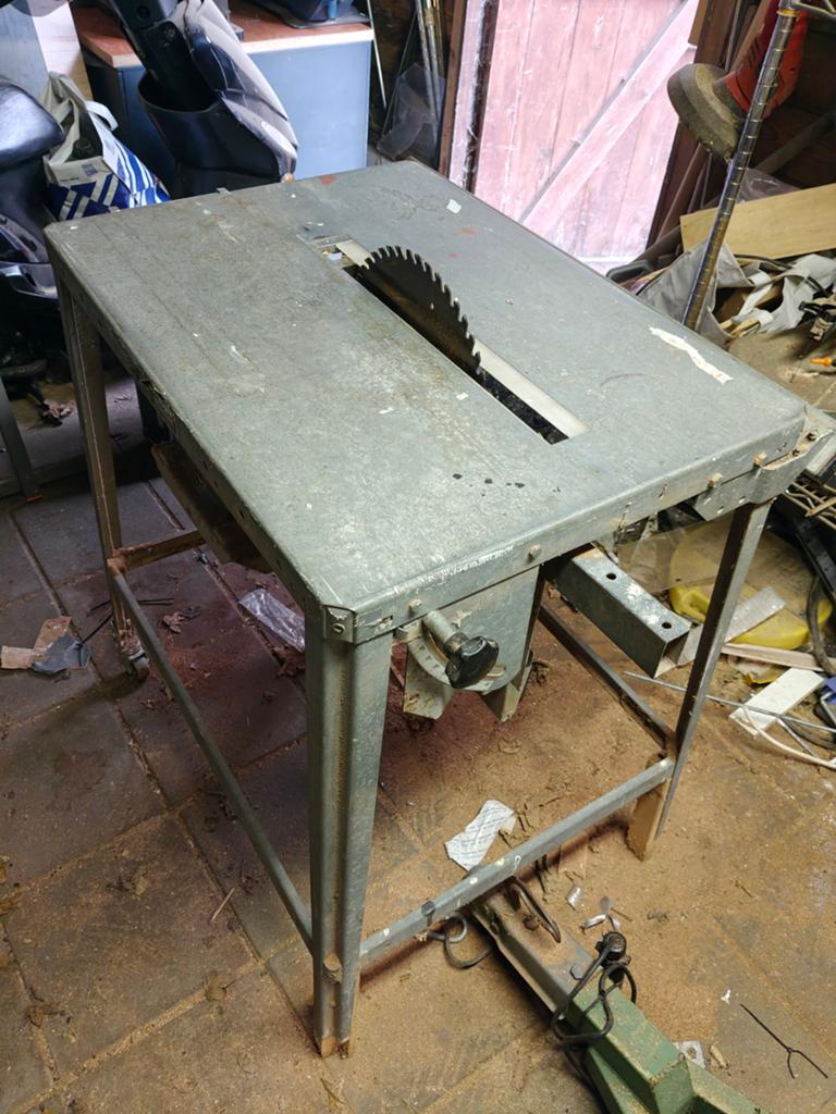 Scheppach zaagtafel met geleiders en zwenkwielen, Doe-het-zelf en Verbouw, Gereedschap | Zaagmachines, Ophalen