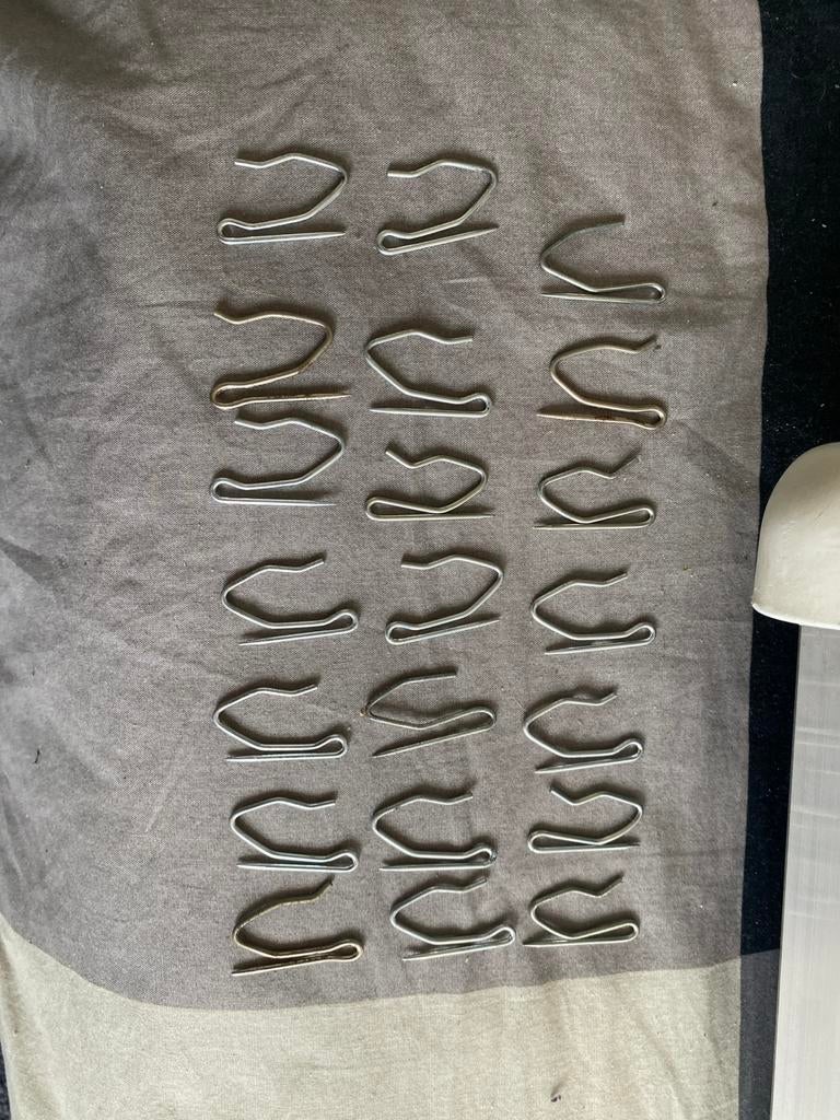 58 zilverkleurige gordijnhaken, Gebruikt, Overige kleuren, Minder dan 100 cm, 50 tot 100 cm