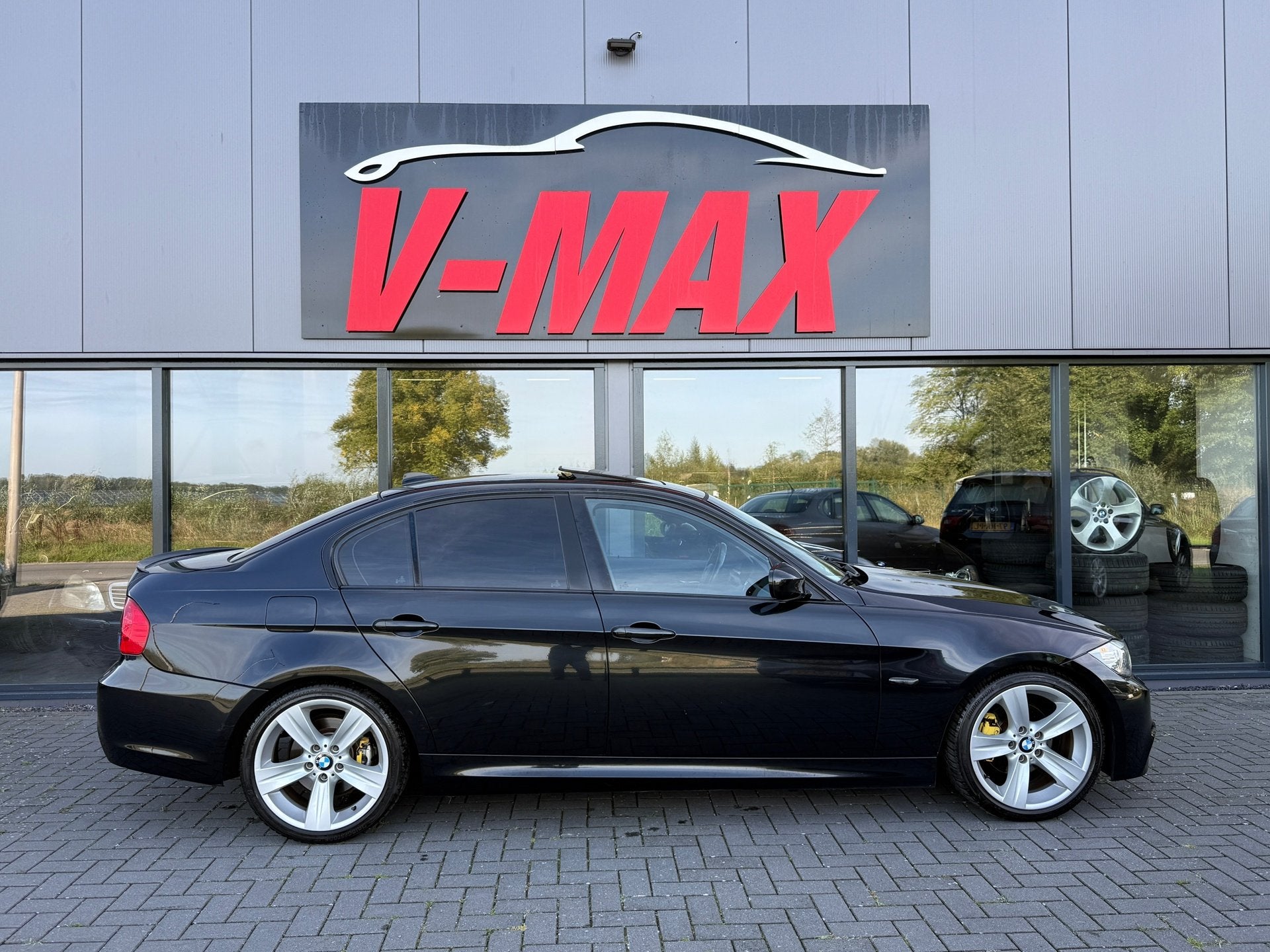BMW 320i LCI M-Sport Xenon Schuifdak Navi Stoelvw Cruise PDC, Auto's, Zwart, 4 cilinders, Alcantara, Zwart
