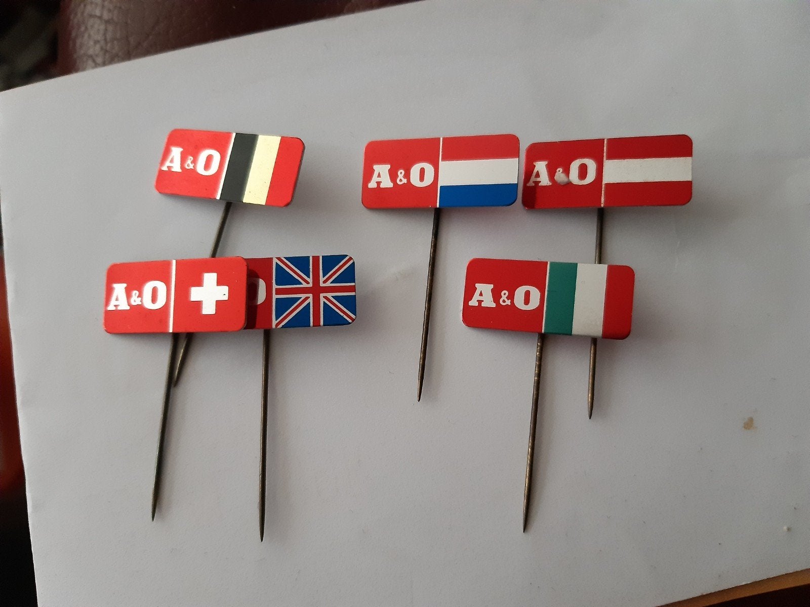 6 Speldjes A & O vlaggen, Ophalen of Verzenden, Nieuw, Stad of Land, Speldje of Pin