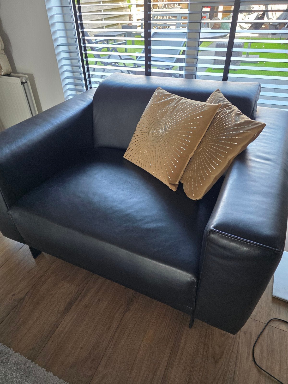 TE KOOP Montel fauteuil zwart leer - Zo goed als nieuw, Huis en Inrichting, Fauteuils, Ophalen, Modern, Klassiek, 100 tot 125 cm