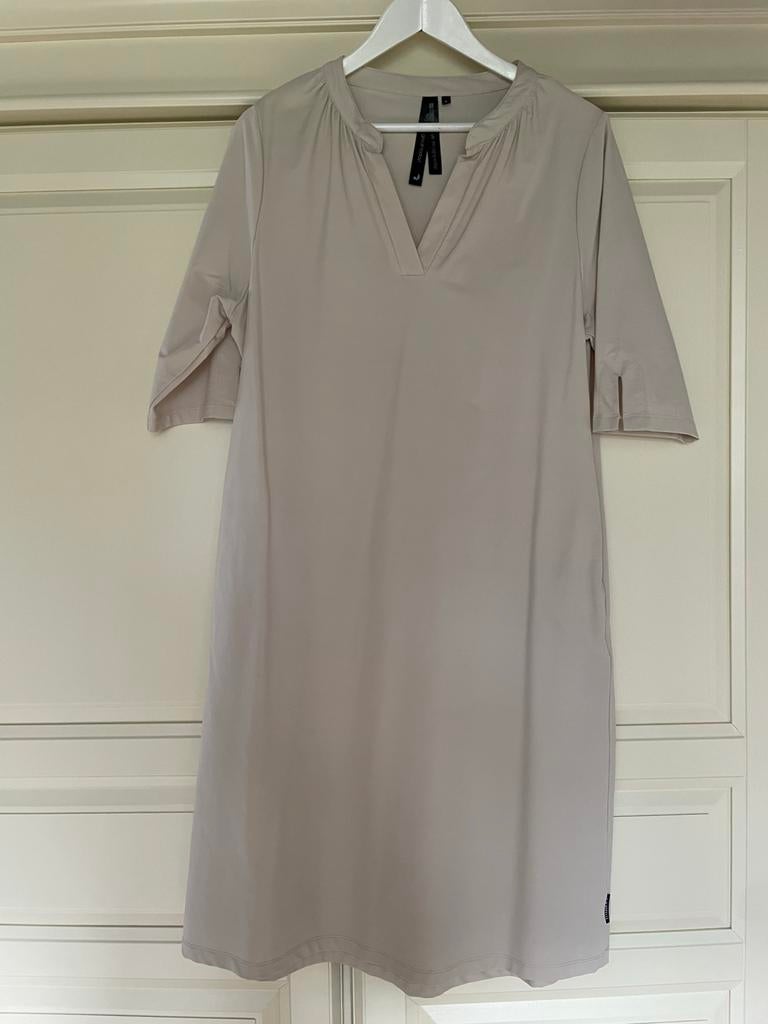 Je M'appelle Travelstof jurk, kitkleur maat L, Kleding | Dames, Jurken, Beige, Maat 42/44 (L), Ophalen of Verzenden, Zo goed als nieuw