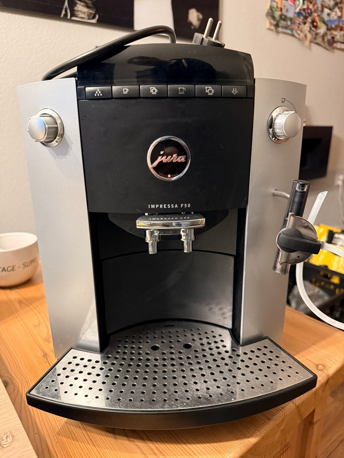 Jura Impressa F50 – volledig gereviseerd & onderhouden, Ophalen, Koffiemachine, Koffiebonen, Zo goed als nieuw