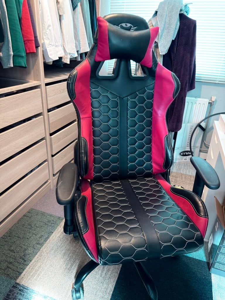 Gaming chair, Ophalen of Verzenden, Zo goed als nieuw, Zwart
