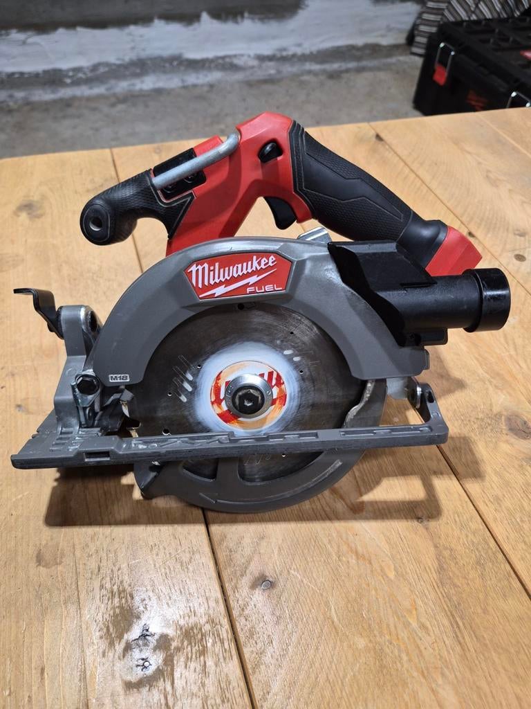 Milwaukee FCS55 cirkelzaag Fuel Brushless M18, Ophalen of Verzenden, 1200 watt of meer, Cirkelzaag, 30 tot 70 mm