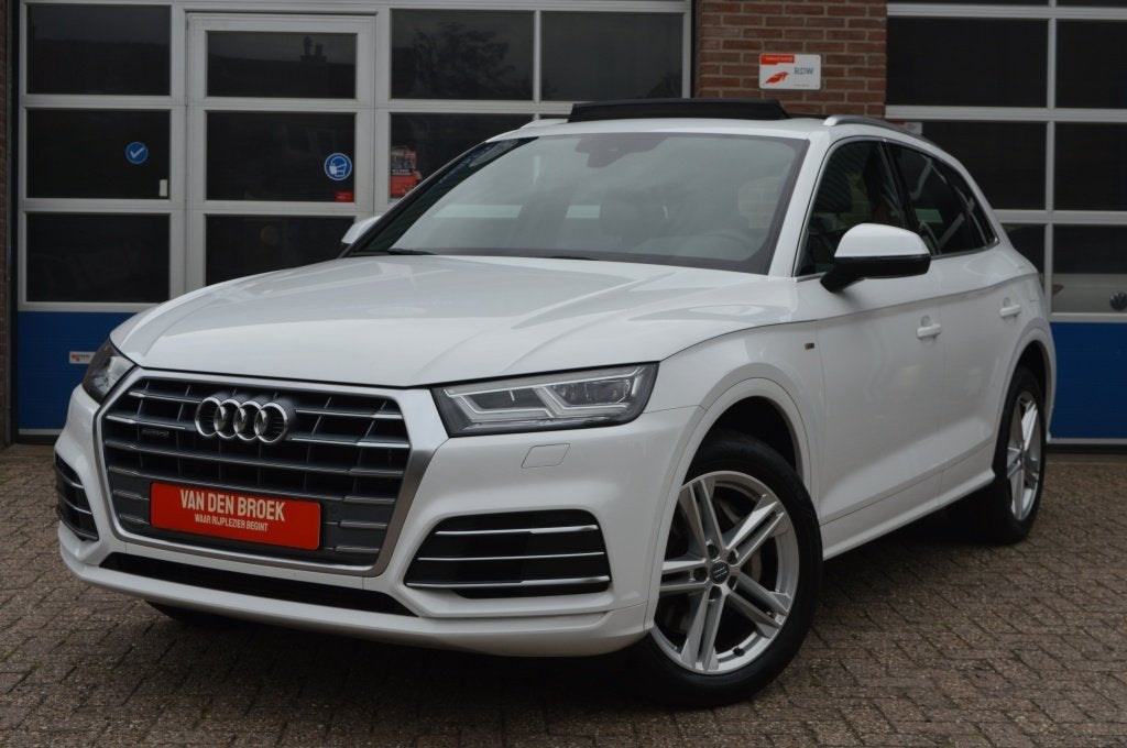 Audi Q5 50 TFSI e S-Line | HYBRID - PANODAK (bj 2020), Auto's, Automaat, Euro 6, 4 cilinders, Leder en Stof