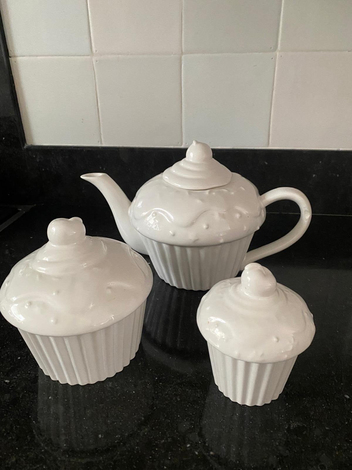 Riviera Maison Theepot en 2 mokken bekers - Cupcake Design, Huis en Inrichting, Ophalen, Overige merken, Keramiek, Landelijk/Boerenbont