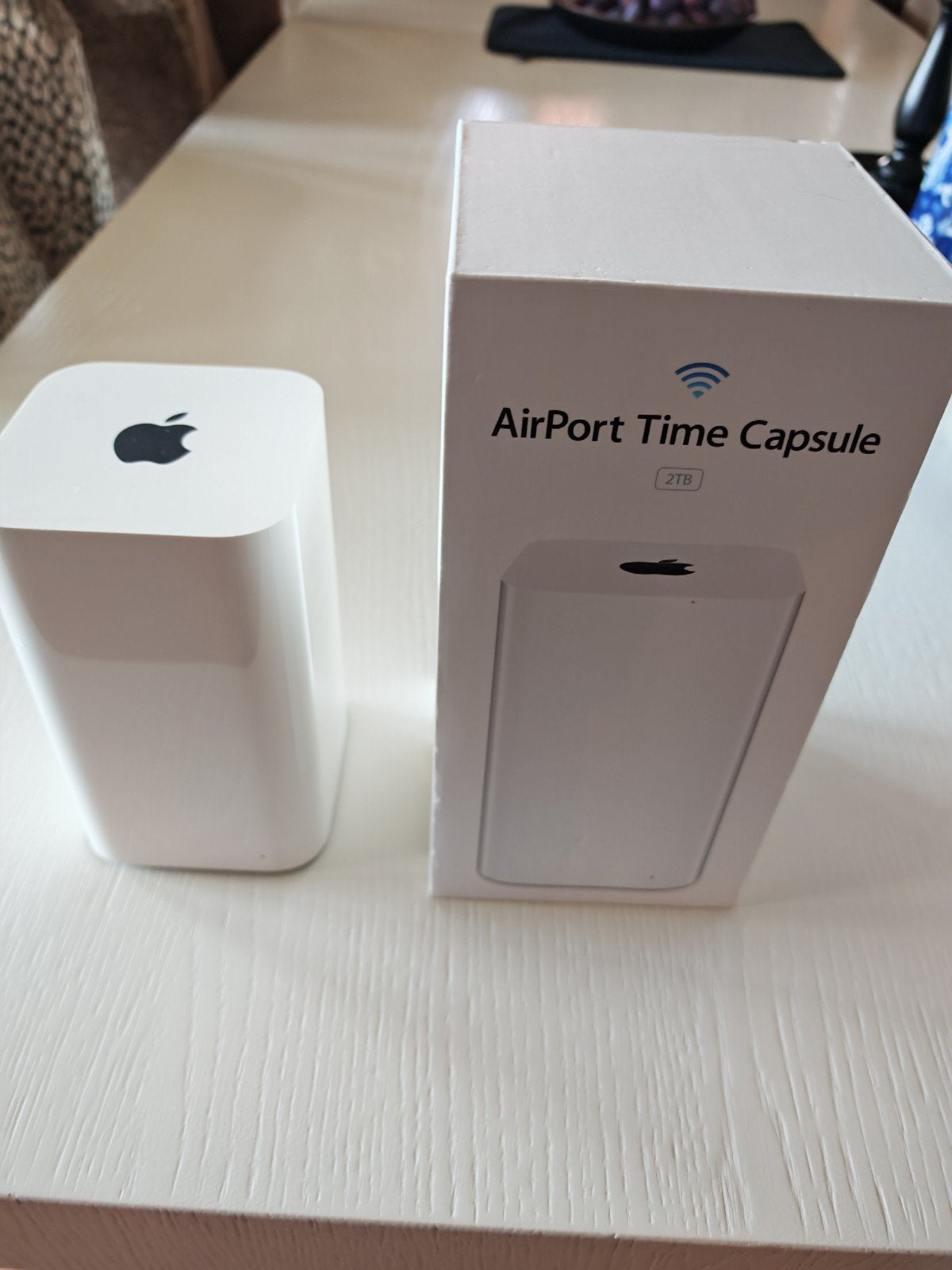 Apple Airport Time Capsule 2TB en Airport Express, Ophalen of Verzenden, Zo goed als nieuw, Router, Apple Time Capsule