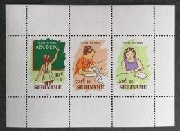Suriname 1985 - blok ZB 485  - Kinderpostzegels, Postzegels en Munten, Postzegels | Suriname, Ophalen of Verzenden, Postfris