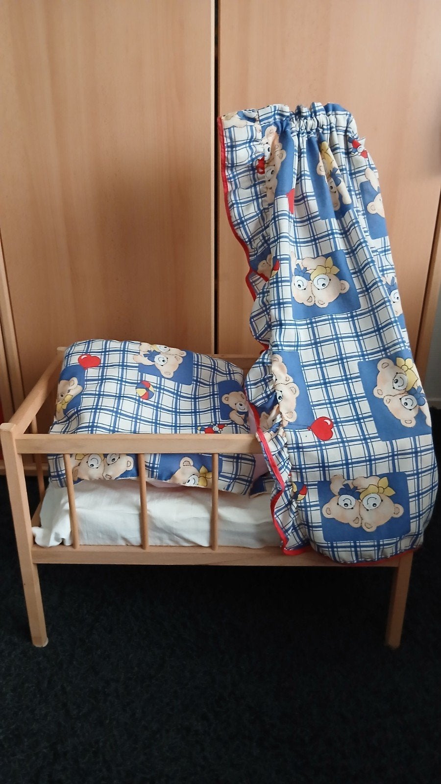 Houten poppenbedje en beddengoed, Ophalen of Verzenden, Zo goed als nieuw, Overige typen