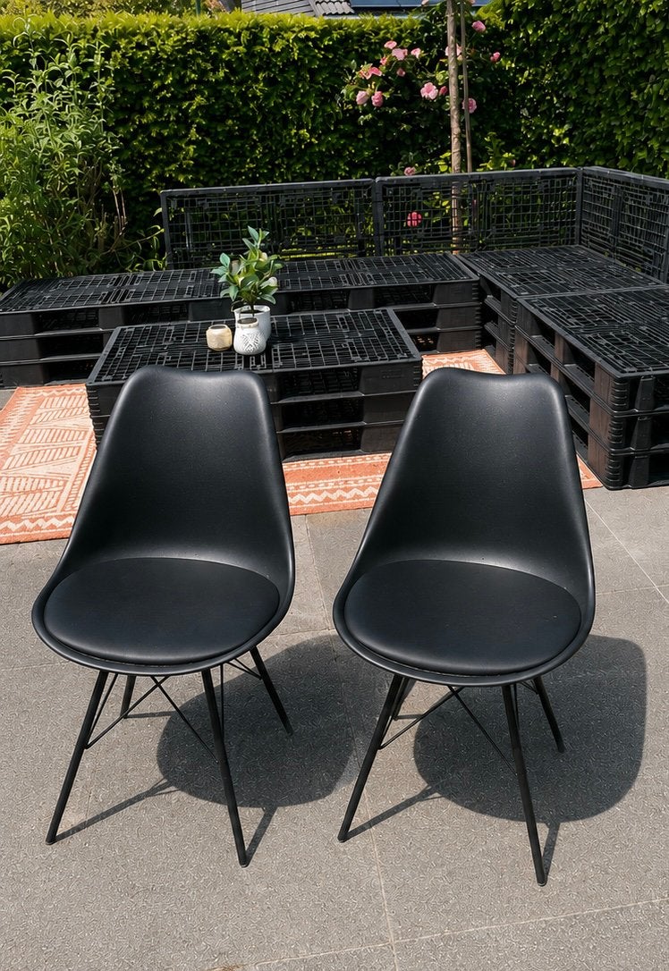 2 stijlvolle zwarte stoelen, Ophalen, Zo goed als nieuw, Zwart, Vijf, Zes of meer stoelen